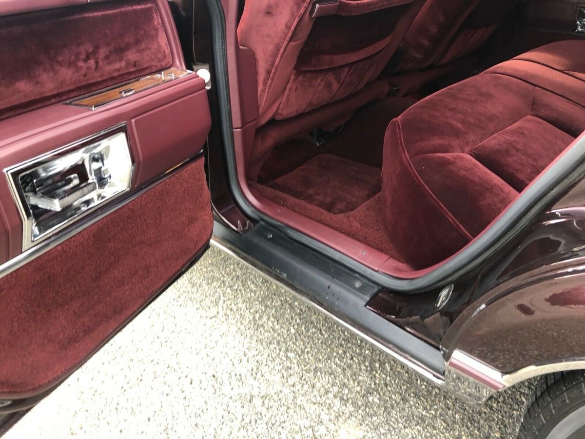 1988 Lincoln Town Car - photo 12