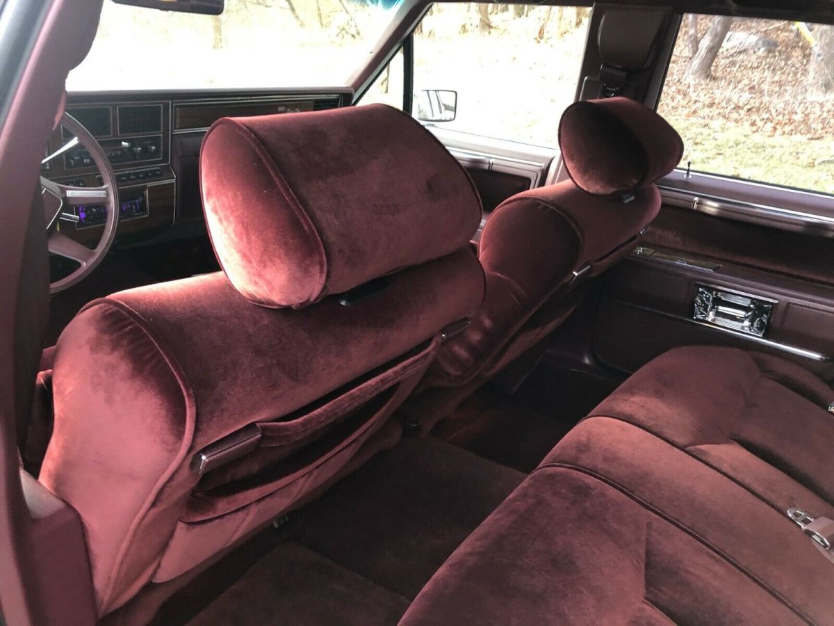 1988 Lincoln Town Car - photo 13