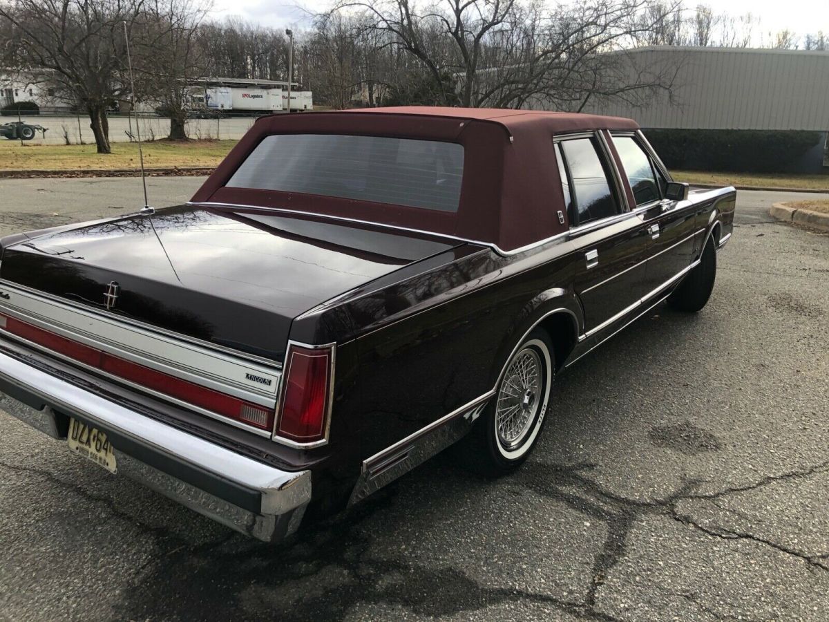 1988 Lincoln Town Car - photo 8
