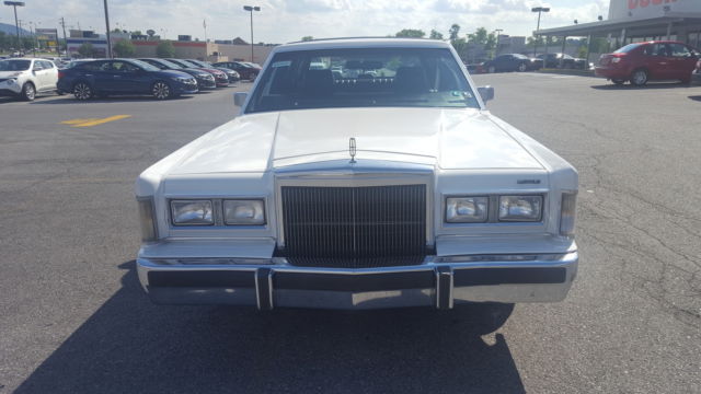 1988 Lincoln Town Car Base - photo 2