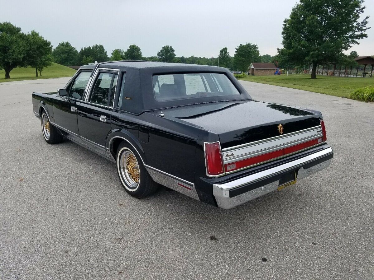 1988 Lincoln Town Car SIGNATURE - photo 4