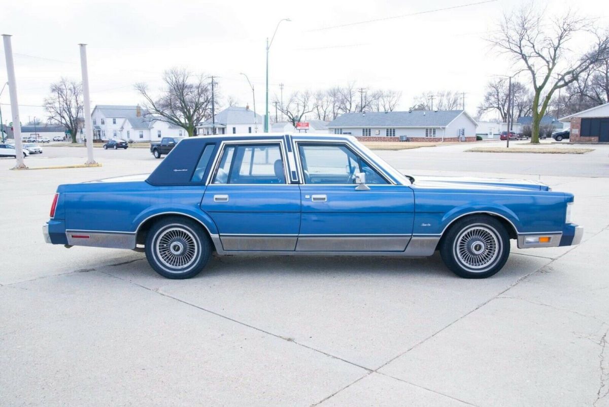 1988 Lincoln Town Car SIGNATURE - photo 3