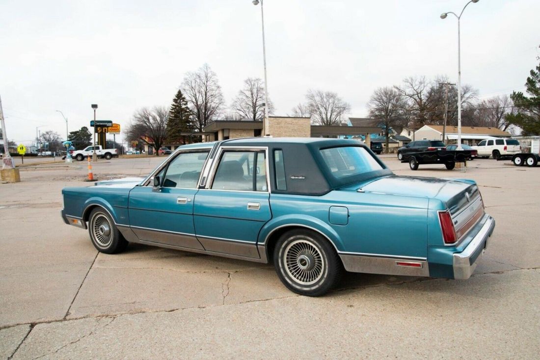 1988 Lincoln Town Car SIGNATURE - photo 5