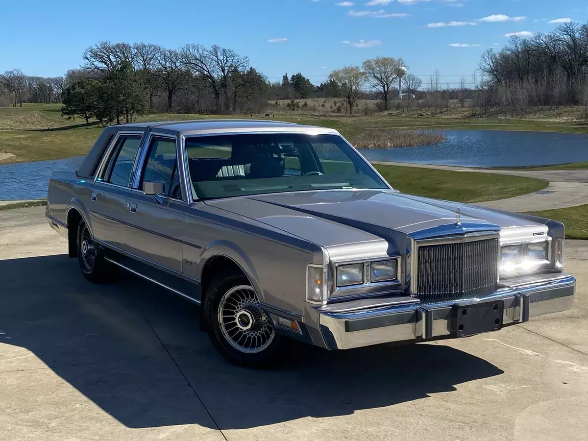 1988 Lincoln Town Car Sedan Grey 1988 Lincoln Town Car