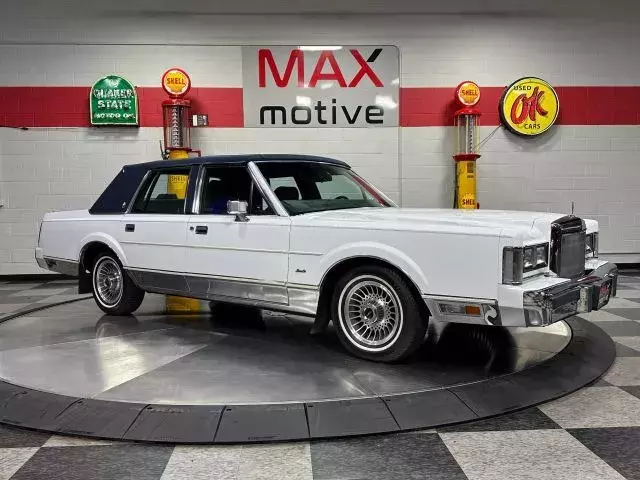 1988 Lincoln Town Car Signature 4D Sedan