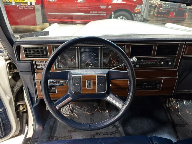 1988 Lincoln Town Car Signature 4D Sedan - photo 11