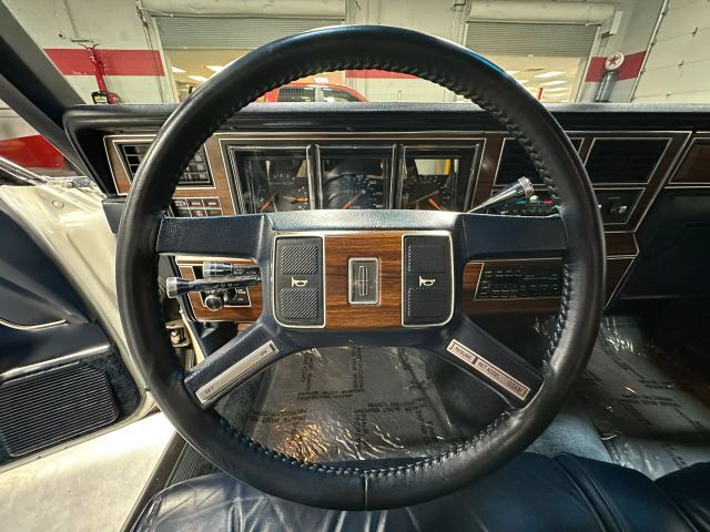 1988 Lincoln Town Car Signature 4D Sedan - photo 12