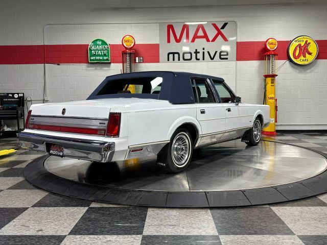 1988 Lincoln Town Car Signature 4D Sedan - photo 7