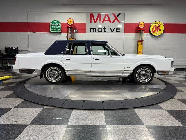 1988 Lincoln Town Car Signature 4D Sedan - photo 8