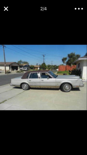 1988 Lincoln Town Car - photo 2
