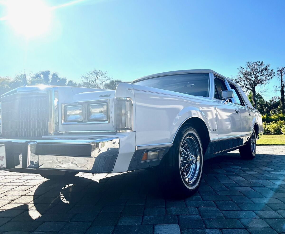 1988 Lincoln Town Car SIGNATURE - photo 2