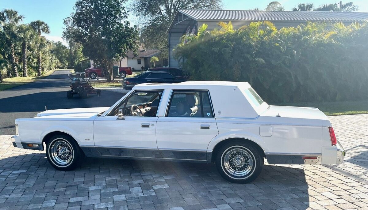 1988 Lincoln Town Car SIGNATURE - photo 7