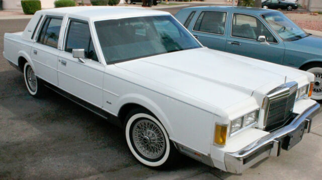 1988 LINCOLN TOWN CAR SIGNATURE SERIES CLOTH WHITE WALLS WIRE WHEELS & CAPS! 1988 Lincoln Town Car Signature Series