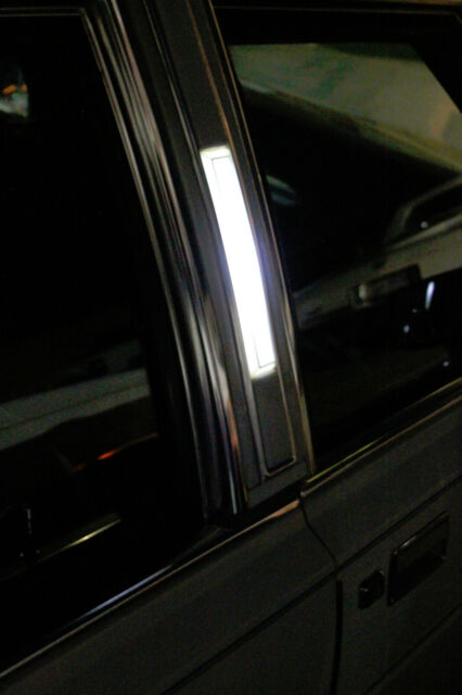 1988 Lincoln Town Car Signature Series - photo 10
