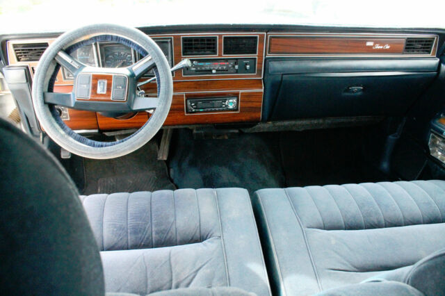 1988 Lincoln Town Car Signature Series - photo 3