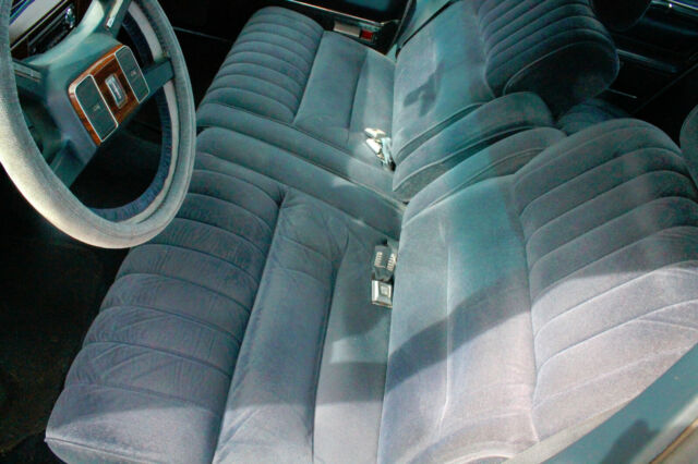 1988 Lincoln Town Car Signature Series - photo 6