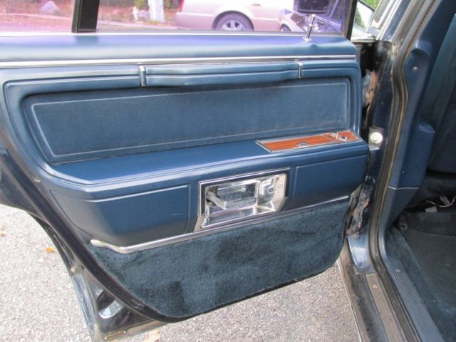 1988 Lincoln Town Car SIGNATURE SERIES - photo 6