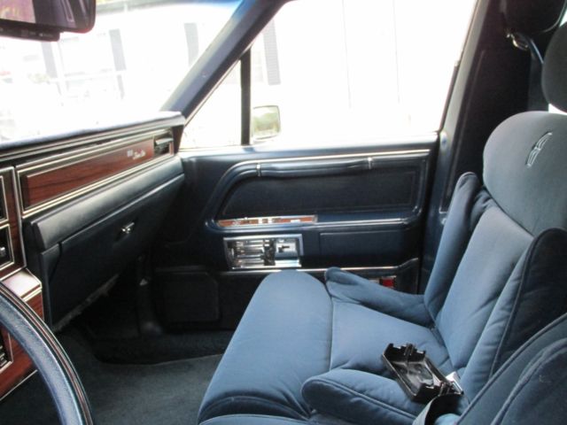 1988 Lincoln Town Car SIGNATURE SERIES - photo 10