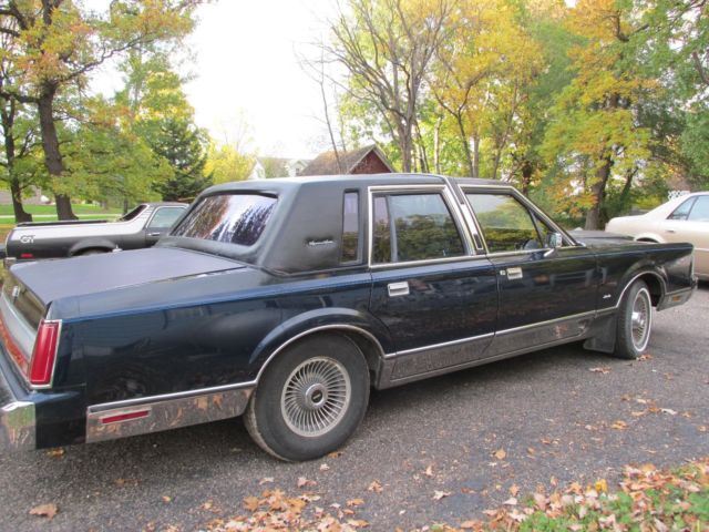 1988 Lincoln Town Car SIGNATURE SERIES - photo 4