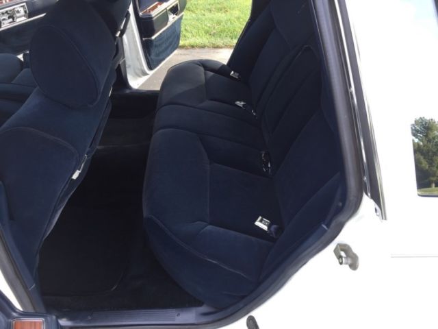1988 Lincoln Town Car Signature Series - photo 13