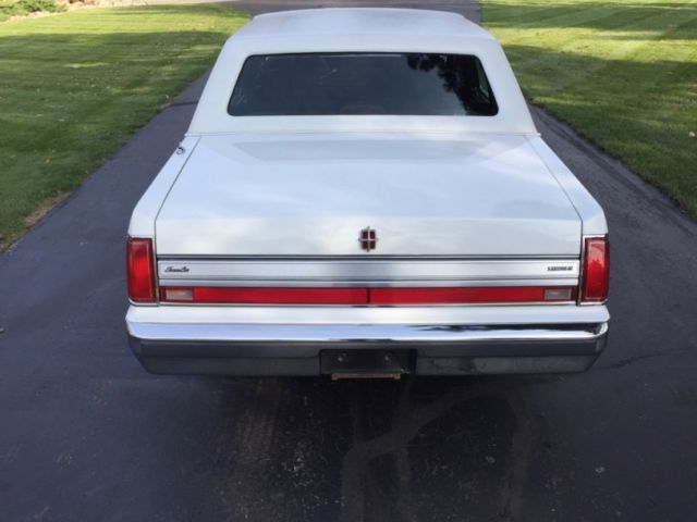 1988 Lincoln Town Car Signature Series - photo 5