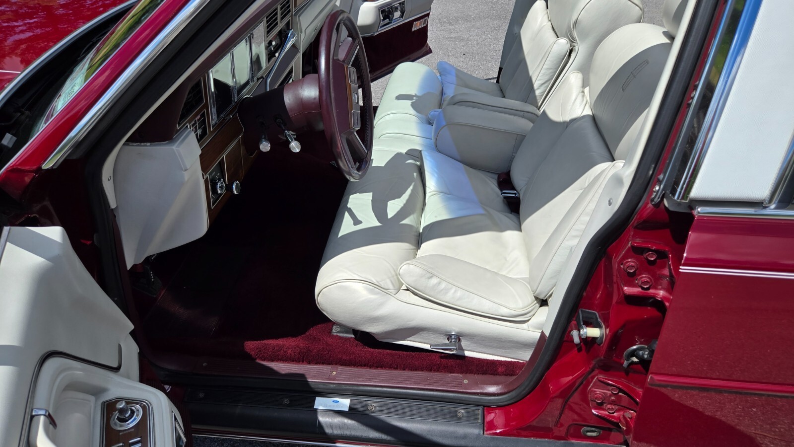 1988 Lincoln Town Car MINT condition Show Car Ready to drive anywhere RARE find! - photo 13