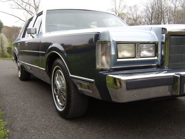 1988 Lincoln Town Car Signature Series - photo 4
