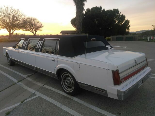 1988 Lincoln Town Car Dark Blue Velour - photo 7