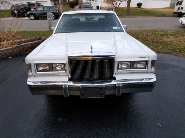1988 Lincoln Town Car Base