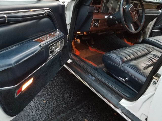 1988 Lincoln Town Car Base - photo 11