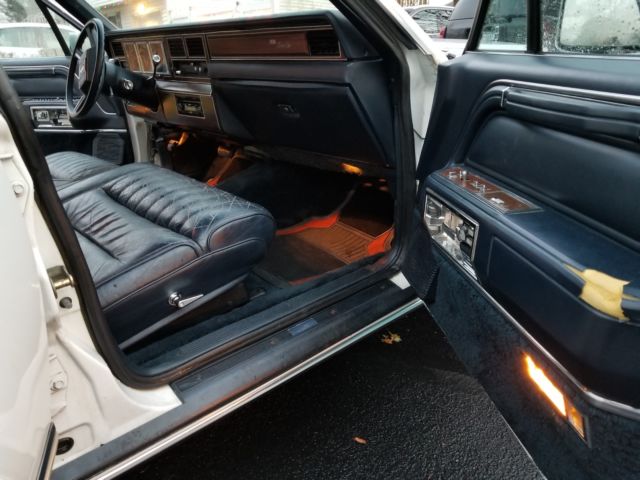 1988 Lincoln Town Car Base - photo 12
