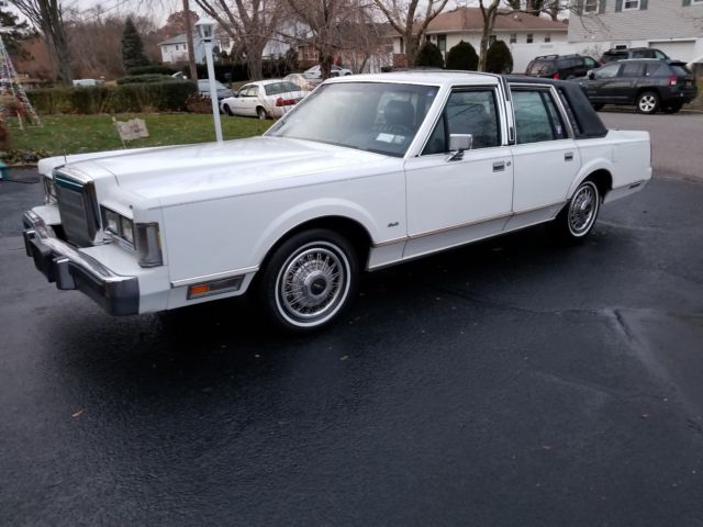 1988 Lincoln Town Car Base - photo 2