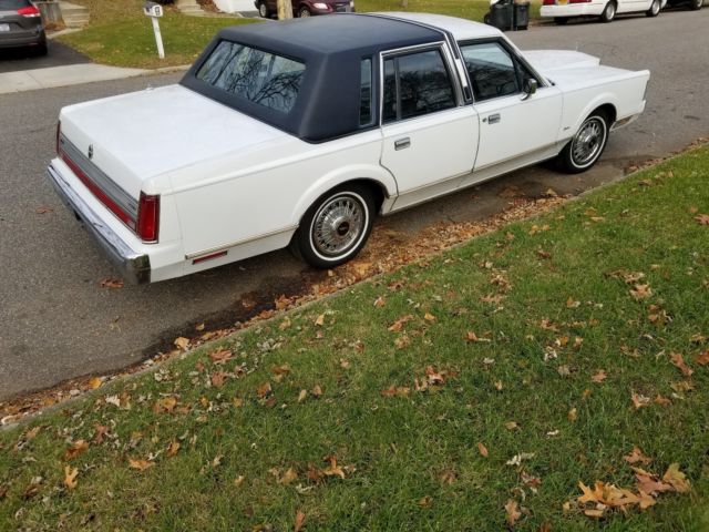 1988 Lincoln Town Car Base - photo 3