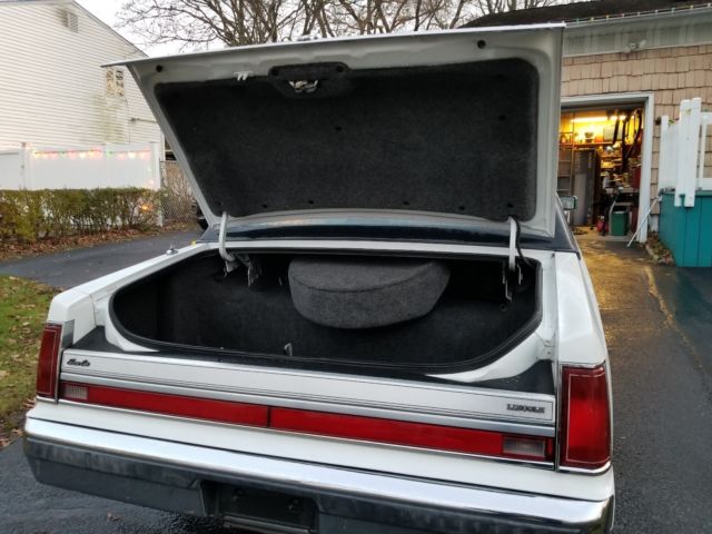 1988 Lincoln Town Car Base - photo 9