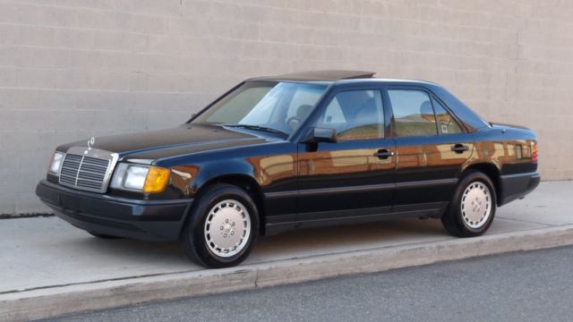 1988 Mercedes-Benz 200-Series 260E Sedan 4-Door