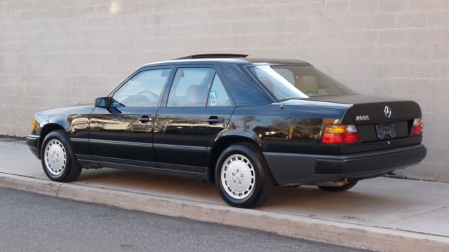 1988 Mercedes-Benz 200-Series 260E Sedan 4-Door - photo 3