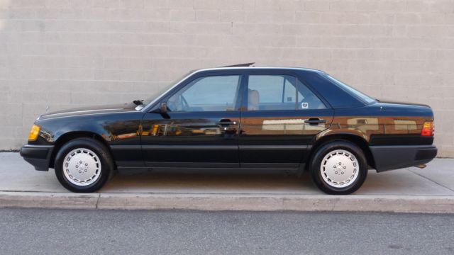 1988 Mercedes-Benz 200-Series 260E Sedan 4-Door - photo 5
