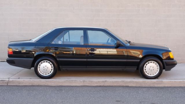 1988 Mercedes-Benz 200-Series 260E Sedan 4-Door - photo 6