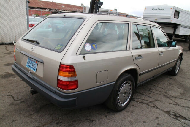 1988 Mercedes-Benz 300-Series 4 Dr - photo 3
