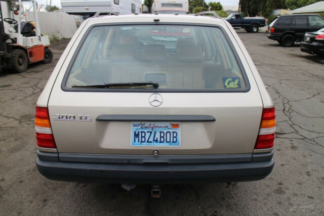 1988 Mercedes-Benz 300-Series 4 Dr - photo 4