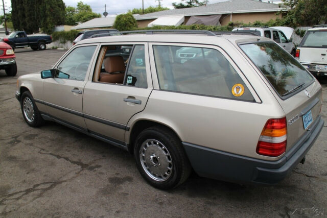 1988 Mercedes-Benz 300-Series 4 Dr - photo 5
