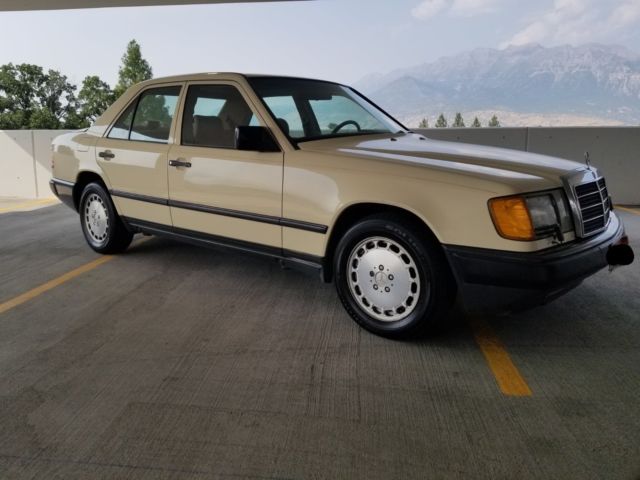 1988 Mercedes 300E - Clean title - 150k miles - Very good condition 1988 Mercedes-Benz 300-Series Base Sedan 4-Door