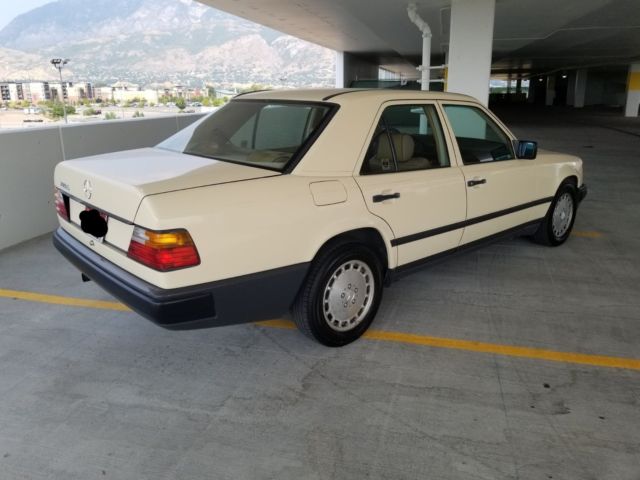 1988 Mercedes-Benz 300-Series Base Sedan 4-Door - photo 2