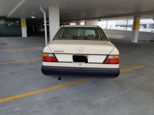 1988 Mercedes-Benz 300-Series Base Sedan 4-Door - photo 3