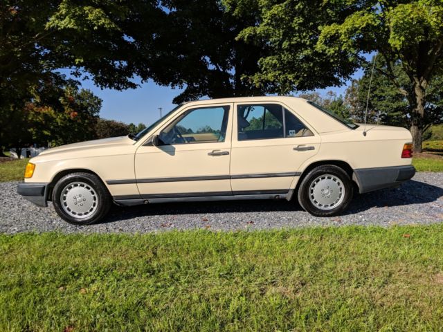 1988 Mercedes-Benz 300-Series Base Sedan 4-Door - photo 2