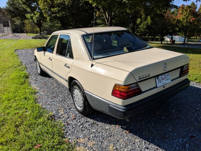1988 Mercedes-Benz 300-Series Base Sedan 4-Door - photo 3