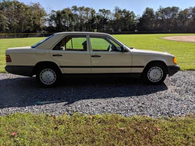 1988 Mercedes-Benz 300-Series Base Sedan 4-Door - photo 5