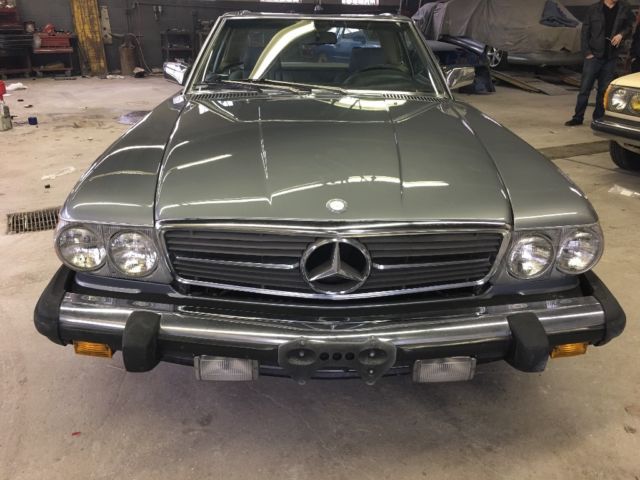 1988 Mercedes-Benz SL-Class 560SL