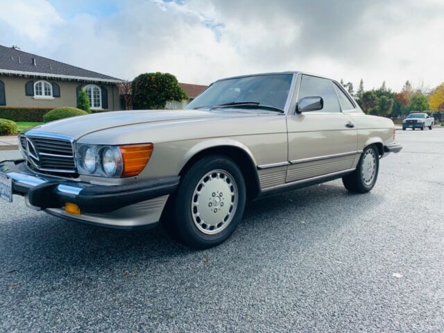 1988 Mercedes 560SL Champagne Metallic, Tan Leather interior - Low Miles 1988 Mercedes-Benz SL-Class 560SL