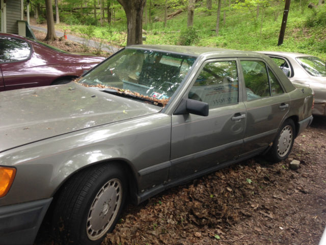 1988 Mercedes-Benz 300-E 1988 Mercedes-Benz 300-Series 300E